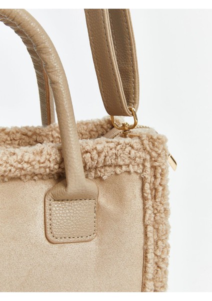 Ekru Kadın Omuz Çantası, Kürk Detaylı Şık ve Zarif Tasarım modelleri