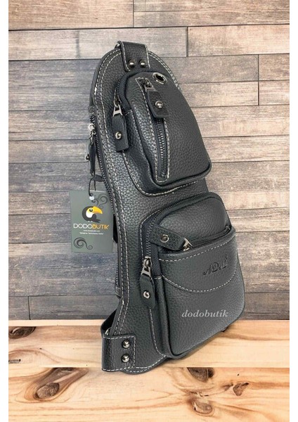 Şık Erkek Siyah Çapraz Omuz Çanta, Cepli ve Hafif Tasarım