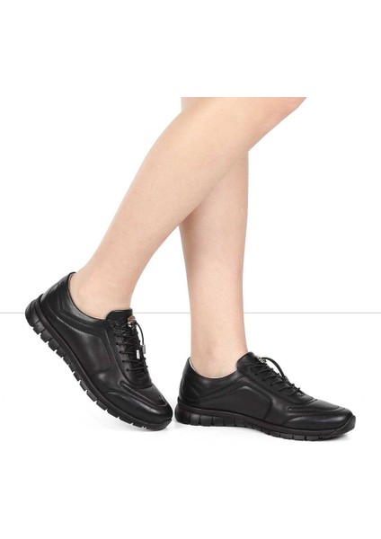 Kadın Siyah Bağcıklı Dikiş Detaylı Deri Ayakkabı fiyatları