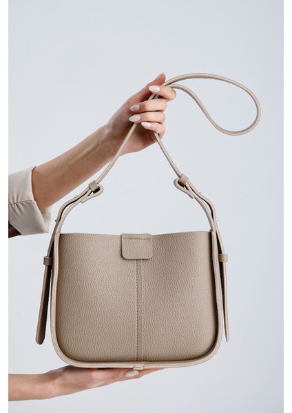 Kadın Renkli Suni Deri Mıknatıs Kapamalı Makyaj Çantası Omuz Çantası fiyatları