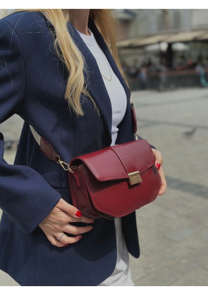Bordo Kadın Omuz Çantası, Şık ve Kullanışlı Tasarım modelleri