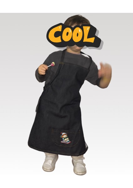 Dayanıklı Figürlü Denim Çocuk Önlüğü