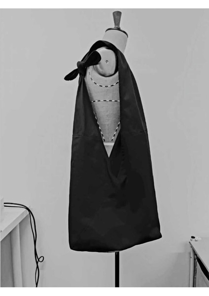 Şık ve Dayanıklı Siyah Canvas Çanta, Günlük Kullanım Için Ideal Seçenek