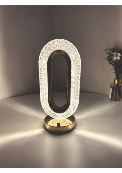 Altın Renkli Şık Masa Lambası, Ev ve Ofis Dekoru Için Ideal Aydınlatma Seçeneği