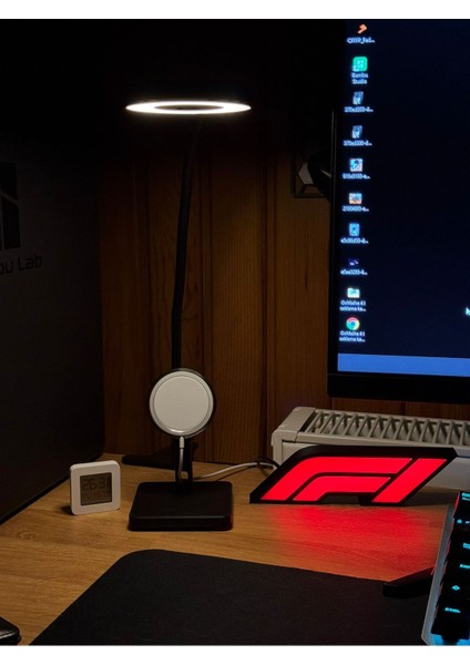 F1 Logo LED Masaüstü Aydınlatma, 28 Cm, USB Bağlantılı, Şık ve Kullanışlı Tasarım