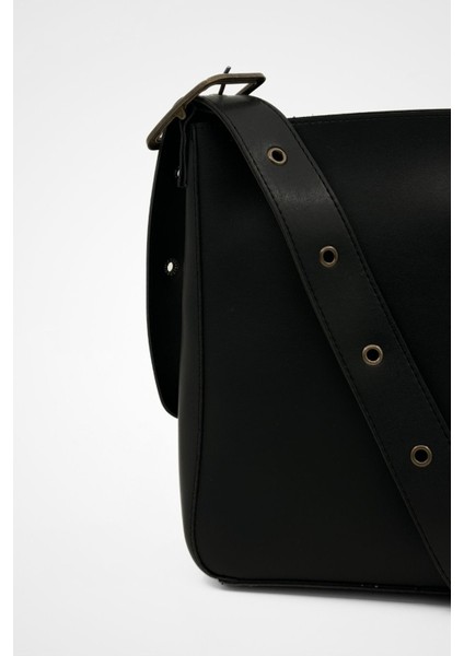 Şık Siyah Omuz Çantası, Detaylı ve Modern Tasarım modelleri