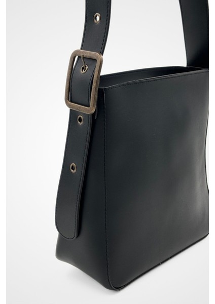 Şık Siyah Omuz Çantası, Detaylı ve Modern Tasarım fırsatları