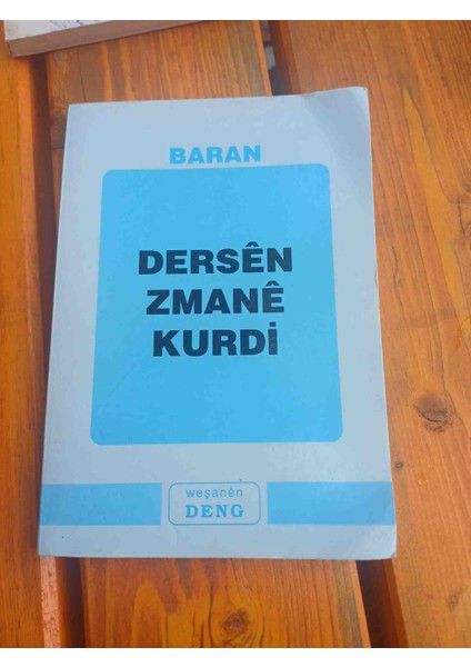 Baran Tarafından Yazılmış, Wesanen Deng Tarafından Yayımlanan Dersên Zmanê Kurdî Adlı Kürtçe Dil Kitabı. Dersen Zmane Kurdı. Baran 1991 Basim 162 Sayfa Bazi Sayfalarda Alti Cizili Satirlar