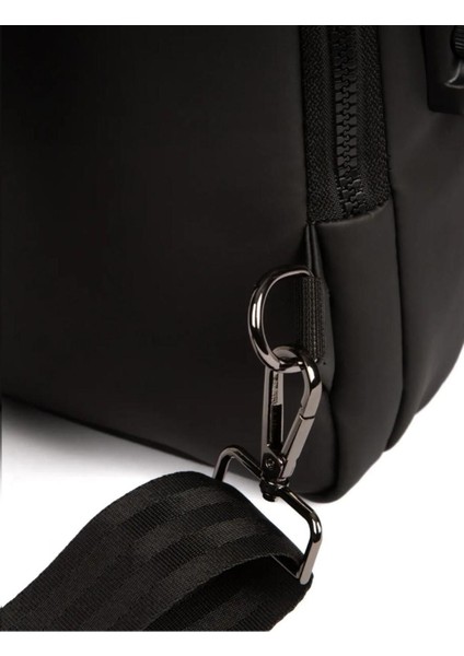 Siyah Şifreli Çapraz Omuz Tek Kol Sırt Çantası, Güvenli ve Şık Tasarım