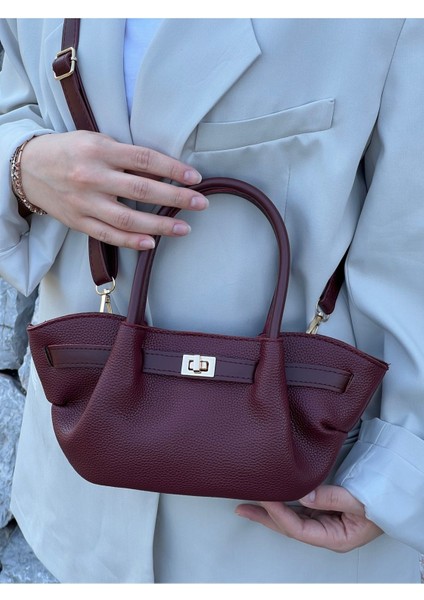 Büzgülü ve Kilit Detaylı, Ayarlanabilir Askılı Bordo Kadın Çanta fırsatları