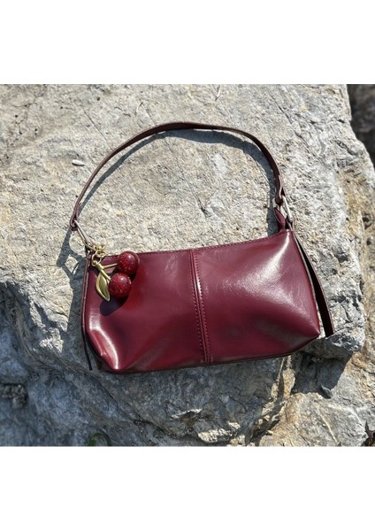 Bordo Yumuşak Deri El ve Omuz Çantası, Şık ve Hafif Tasarım fiyatları