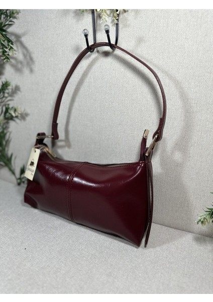 Bordo Yumuşak Deri El ve Omuz Çantası, Şık ve Hafif Tasarım indirimleri