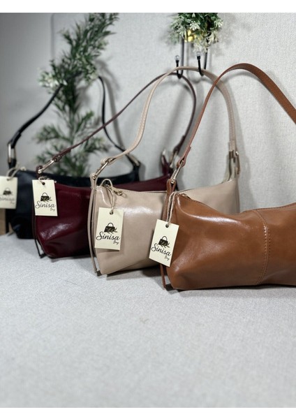 Bordo Yumuşak Deri El ve Omuz Çantası, Şık ve Hafif Tasarım