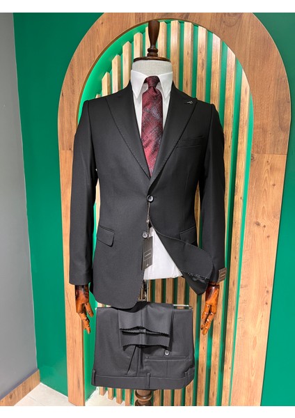 Erkek Siyah Regular Fit Sivri Yaka Takım Elbise