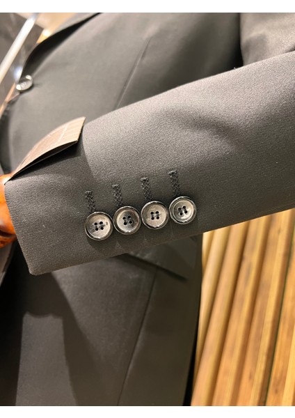 Erkek Siyah Regular Fit Sivri Yaka Takım Elbise modelleri