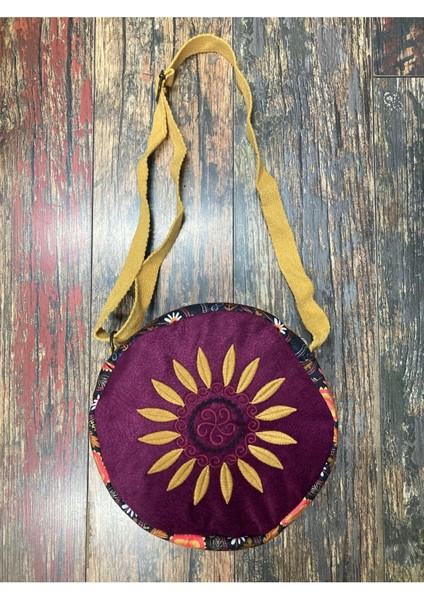 Bohem Çiçek Nakışlı Etnik Omuz Çantası, Pembe Renkli ve Şık Tasarım