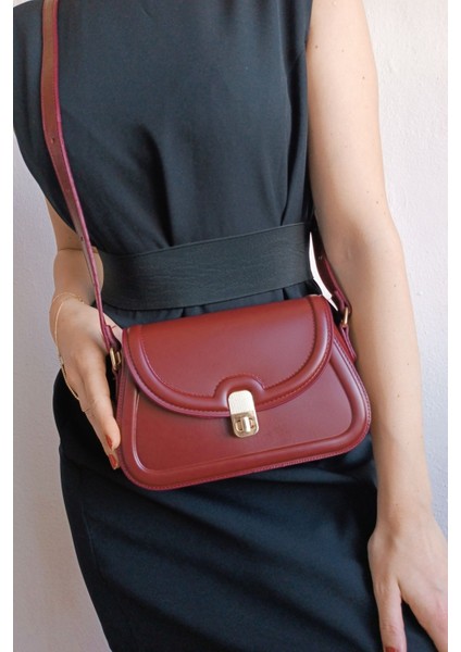 Kadın Çapraz Çanta, Kabartma Dokulu, Bordo, Şık ve Hafif Tasarım