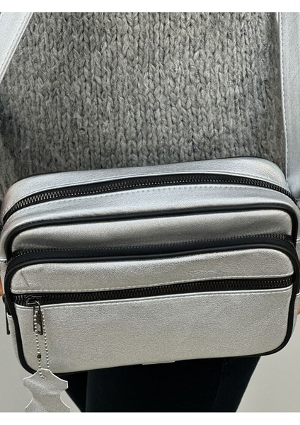 Gri Orta Boy Ayarlanabilir Çapraz Askılı Kadın Omuz Çantası fırsatları