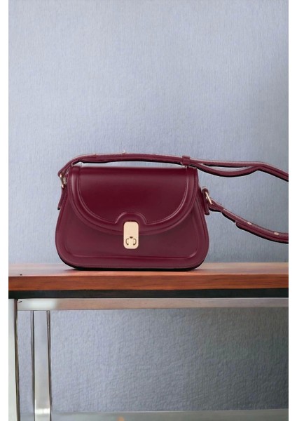 Kadın Çapraz Çanta, Kabartma Dokulu, Bordo, Şık ve Hafif Tasarım fırsatları