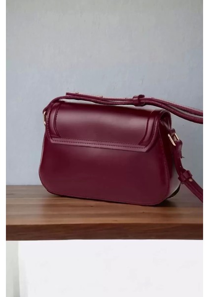 Kadın Çapraz Çanta, Kabartma Dokulu, Bordo, Şık ve Hafif Tasarım indirimleri