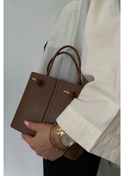 Şık Kahverengi Omuz Çantası, Günlük ve Kombinlere Uygun Tasarım