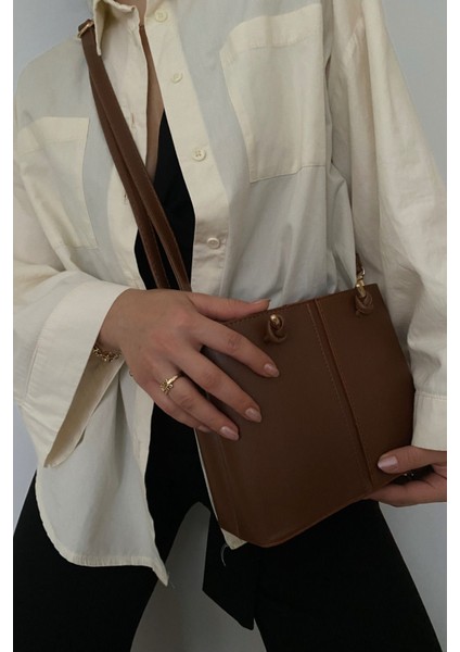 Şık Kahverengi Omuz Çantası, Günlük ve Kombinlere Uygun Tasarım