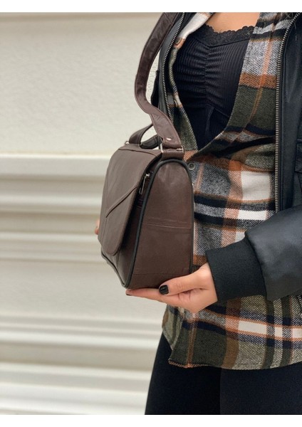 Kadın Orta Boy Kahverengi Deri Omuz Çantası 25X21X7 cm fiyatları