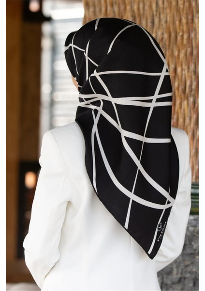 Tivil Siyah Desenli Ipek Eşarp DGN50487-01-02 Siyah - Beyaz