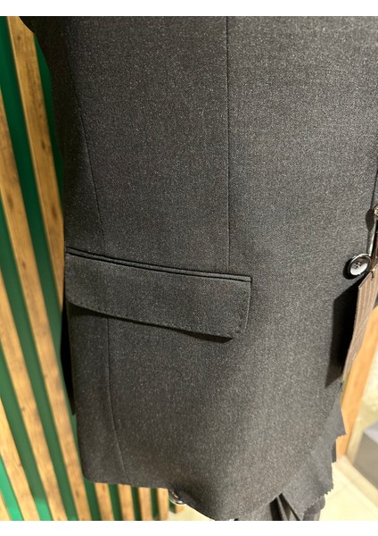 Erkek Koyu Gri Regular Fit Sivri Yaka Takım Elbise fırsatları