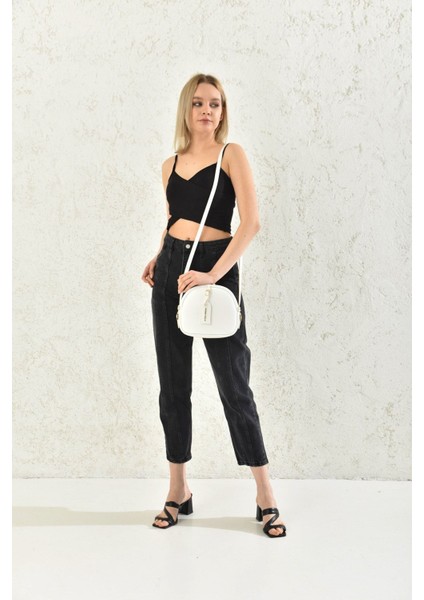 Şık ve Hafif Kadın Çanta, Beyaz Renk, Günlük Kullanım Için Ideal