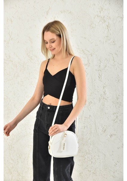 Şık ve Hafif Kadın Çanta, Beyaz Renk, Günlük Kullanım Için Ideal fiyatları