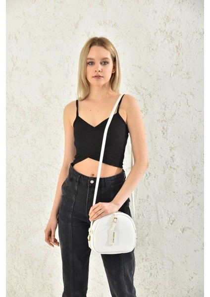 Şık ve Hafif Kadın Çanta, Beyaz Renk, Günlük Kullanım Için Ideal modelleri