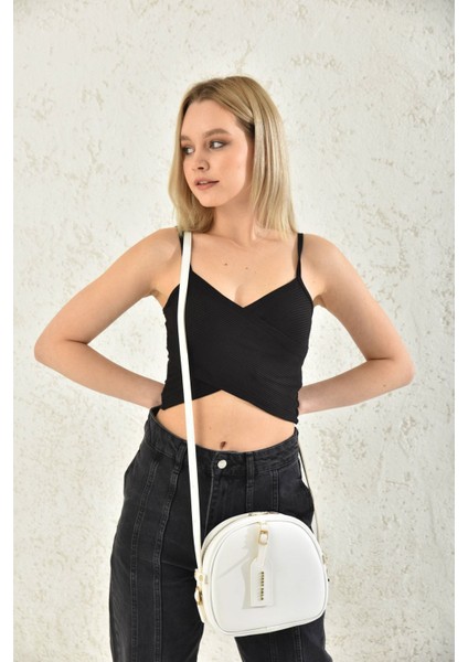 Şık ve Hafif Kadın Çanta, Beyaz Renk, Günlük Kullanım Için Ideal