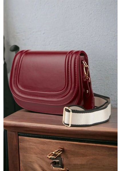 Bordo Kanvas Askılı Kadın Omuz Çantası, Şık ve Trend Tasarım