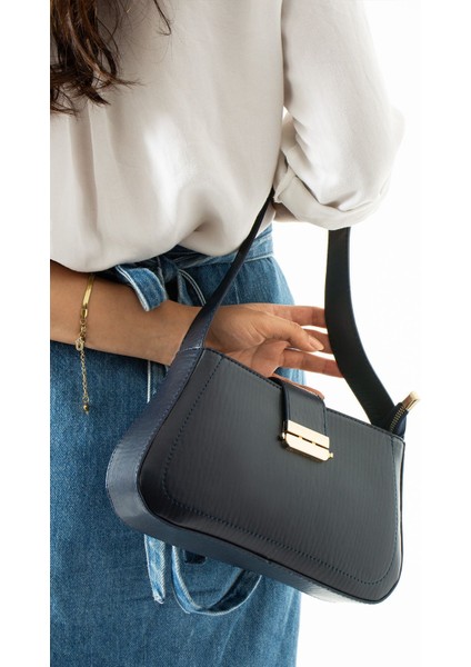 Şık ve Çok Yönlü Lacivert Kadın Omuz Çantası, Günlük Kullanım Için Ideal. fiyatları