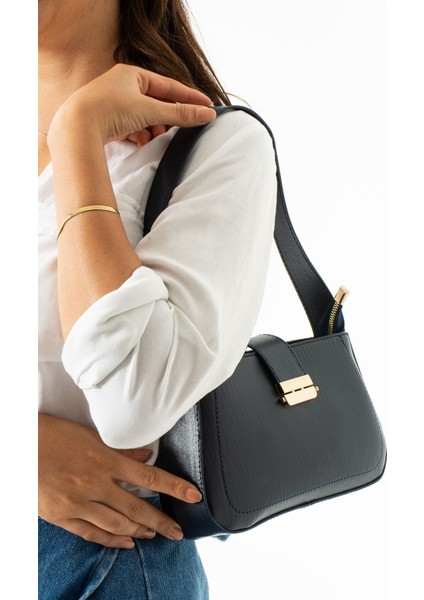 Şık ve Çok Yönlü Lacivert Kadın Omuz Çantası, Günlük Kullanım Için Ideal. modelleri
