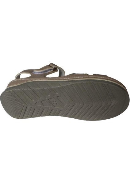 Yazkış Kadın Ten Siyah Çırtlı 4cm Topuklu Anne Sandaleti fırsatları