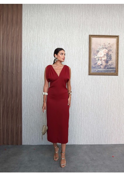 V Yaka Omuz Toka Detaylı Midi Elbise