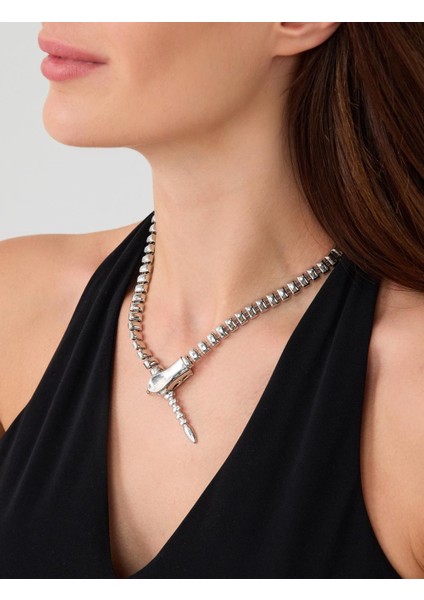 Gümüş Rengi Yılan Figürlü Parlak Kolye