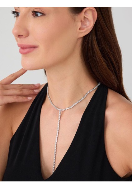 Gümüş Rengi Parlak Taş Detaylı Uzun Kolye