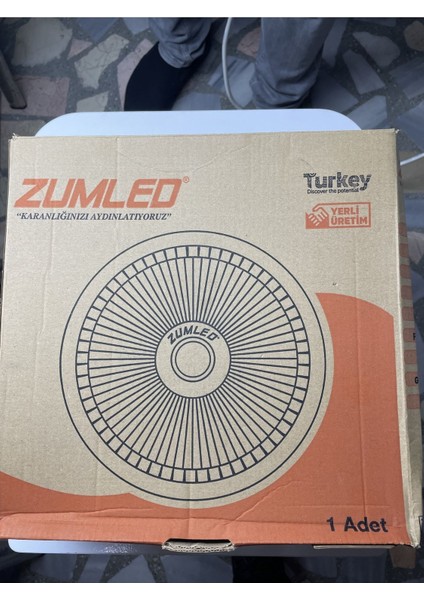 Beyaz LED Lamba Armatürü, Şık ve Enerji Tasarruflu Tavan Aydınlatması