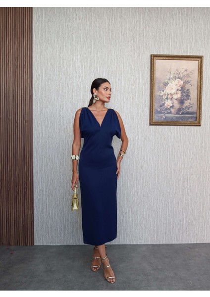 V Yaka Omuz Toka Detaylı Midi Elbise