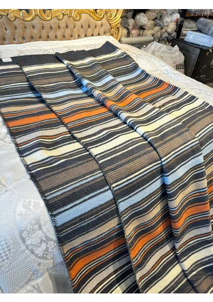 Madame Suzie Akrilik Battaniye