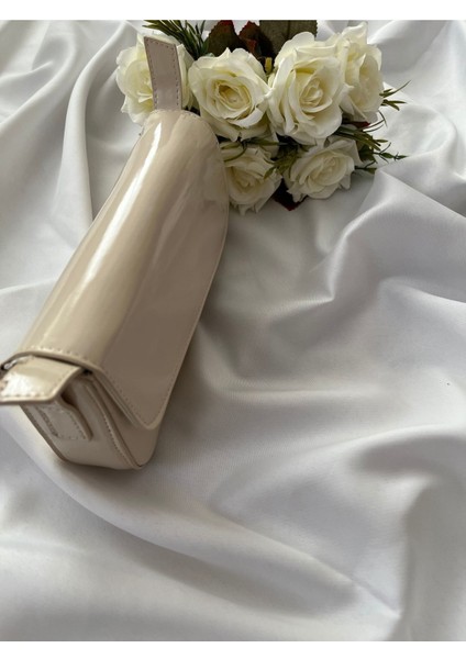 Bej Asimetrik Kapaklı Çanta, Şık ve Kullanışlı Günlük Aksesuar modelleri