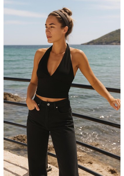 Boyundan Bağlamalı Esnek Örme Bluz
