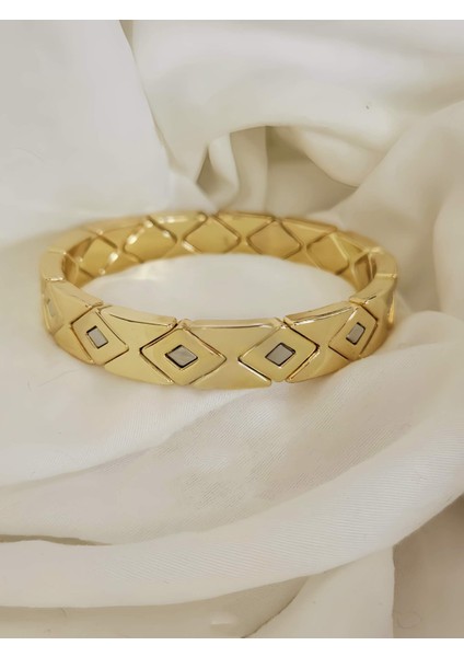 Baklava Model Zirkon Taşlı Esnek Lastikli Saat Yanı Kelepçe modelleri