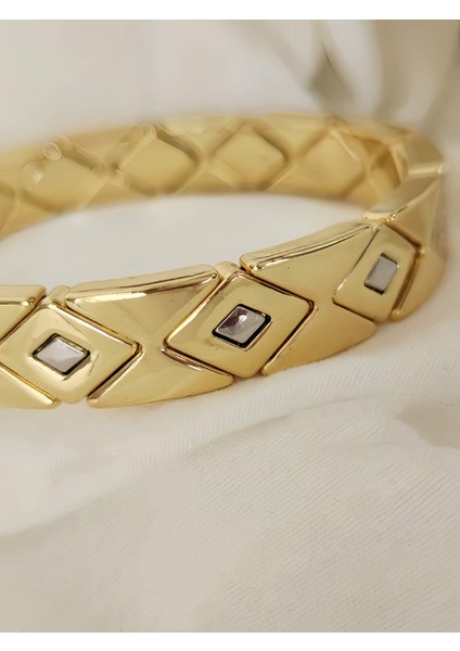 Baklava Model Zirkon Taşlı Esnek Lastikli Saat Yanı Kelepçe fırsatları