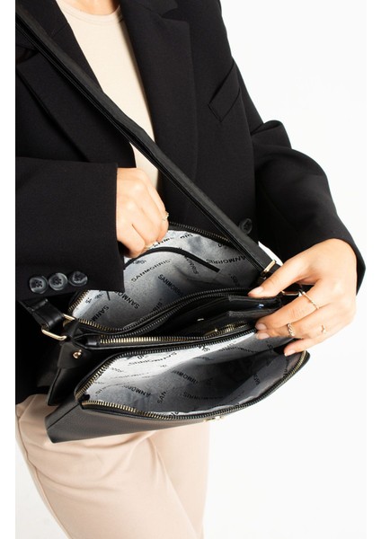 Siyah Kadın Suni Deri Çapraz Askılı 4 Bölmeli ve Metal Fermuarlı Omuz Çantası fırsatları