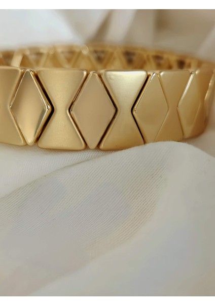 Baklava Model Mat Görünümlü Esnek Lastikli Saat Yanı Kelepçe modelleri