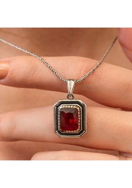 Gümüş Kırmızı Taşlı Dikdörtgen Kadın Kolye